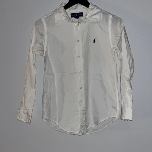Vit Ralph lauren kjorta  - Äkta i fint skick och utan slitage 