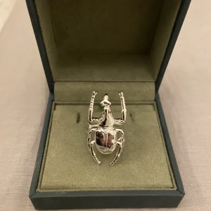 Ioaku ring  - Säljer min slutsålda ring från IOAKU då jag ändast använder guld just nu. Helt ny skick köptes för runt 600 säljer för 299?💓(justerbar)