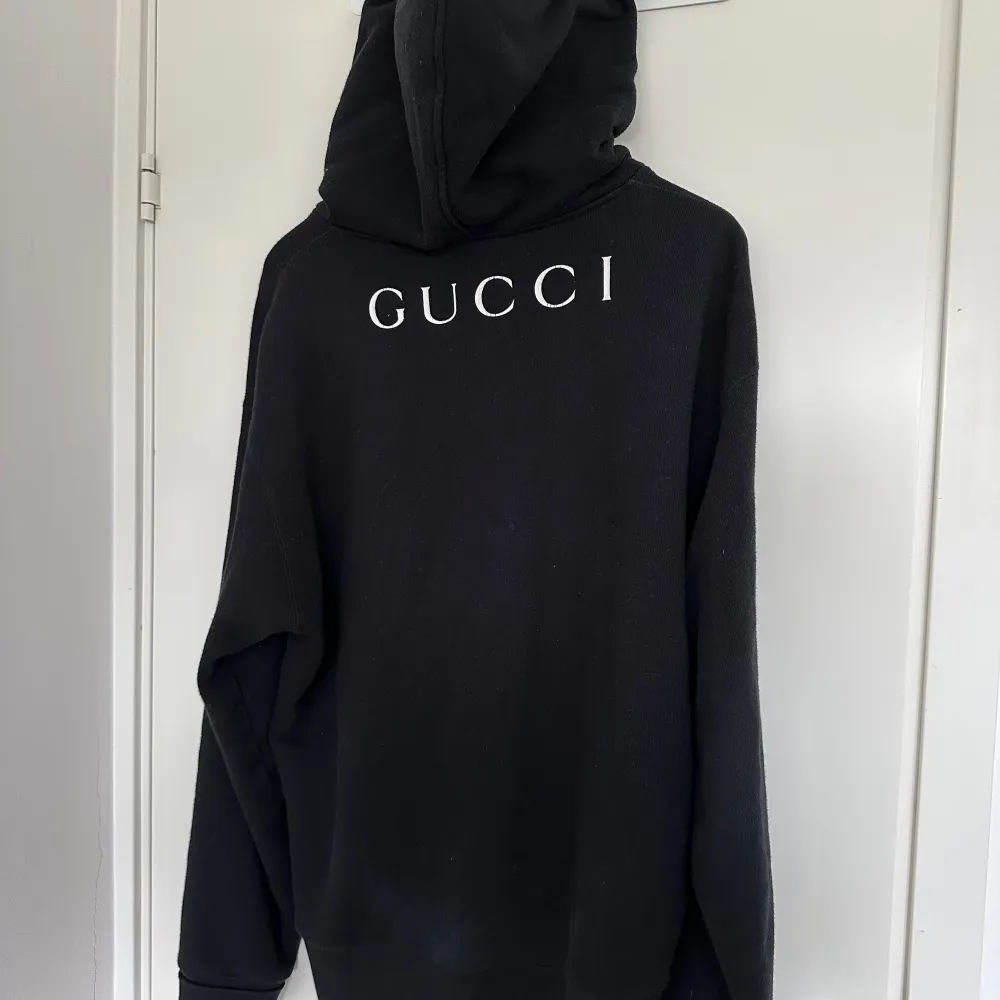 Gucci hoodie från 2019 kollektionen, väldigt eftertraktad. Nypris 10000. Hoodies.