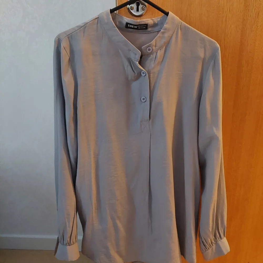 Soft and comfy material.  Used but no damages.  Do contact me for more photos or if you have any questions. [Product Measurement - Shoulder: 37 cm, Length: 71 cm, Sleeve Length: 60 cm, Bust: 93 cm, Cuff: 20 cm, Bicep Length: 33.5 cm]. Blusar.