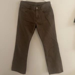 Bruna Bootcut Jeans - Ett par bruna bootcut jeans. Cool brun färg (svårt att hitta på bootcut jeans). Nästan perfekt skick 👁️👁️