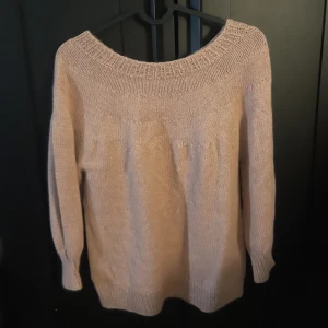 Off shoulder Rosa tröja - Rosa tröja som är lite of shoulder! Aldrig använd!