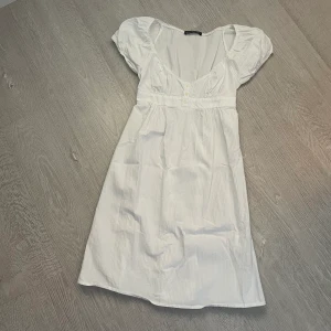 brandy melville klänning - Klänning från brandy melville (se bilder) :) använd 1 gång!