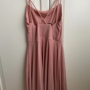 Rosa klänning - Jätte gullig rosa sommarklänning💕aldrig använd
