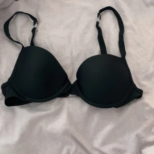 North bend bikinitopp - Säljs då den är för liten men är i nyskick, den är använd ett par gånger men just nu ligger den bara i min garderob