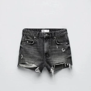Zara shorts  - Säljer ett par zara shorts som jag köpte i slutet av förra sommaren, nästa aldrig använda