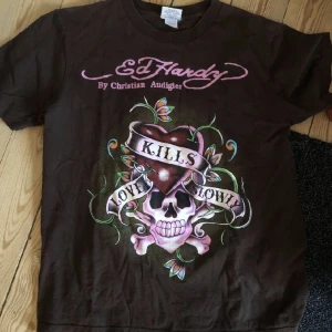 Ed Hardy tisha  - Frakt ingår