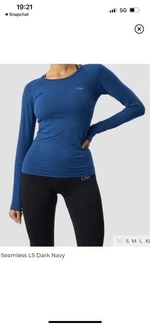 Iciw tröja  - Iciw tröja helt ny endast använd engång. Lite för stor för mig då jag är en S. Den är ganska tajt så skulle säga att den passar en lite större S och M 