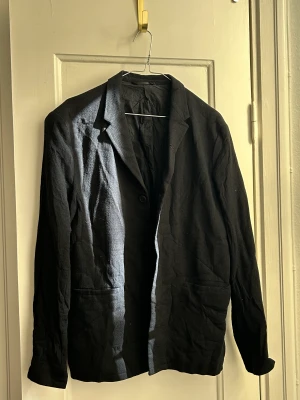 COS-kavaj - Ullkavaj från COS. Passar både herr och dam!