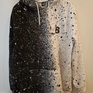Black Squad Hoodie New Yorker  - Black Squad Hoodie från New Yorker Regular fit storlek XXL Fint skick, knappt använd Djur finns i hemmet 