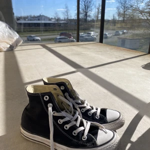 Höga concerse - Säljer mina concerse som inte är använda alls mycket! Så fina nu till våren