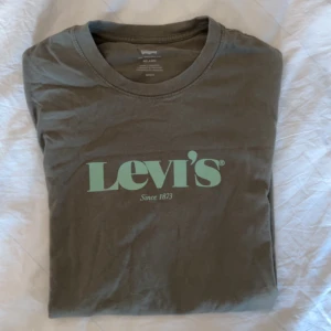 Levis t shirt - Oversized/baggy levis tröja i bra skick 