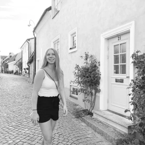 Svin snygga shorts  - Ett par jätte fina shorts från nelly, bara använd 1 gång (den gången på bilden) för att dom alltid varit lite trång. Men jätte skön i övrigt är storlek s men skulle säga mer åt xs