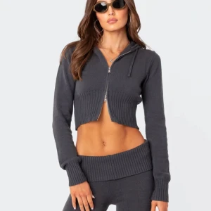 Lounge set - Grått loungeset, byxorna är i storlek S och tröjan i M. Nypris 1200 kr  Helt nya, endast testade en gång.