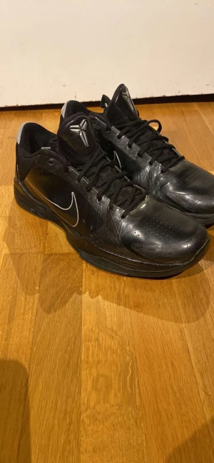 Basketskor kobe 5 - Anväda i 2 månader men funkar utmärlr