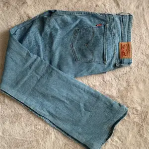 Lågmidjade levis jeans storlek 30 