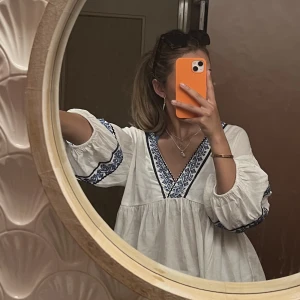 Zara blus - super snygg zara blus som är perfekt nu till våren/sommarn! är i superbra skick utan skador:))❤️