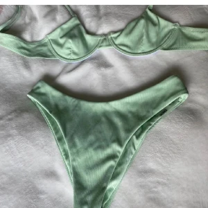 Bikini - Köpte på plick, tyvärr var den för liten. Stl M mer som xs/s