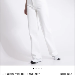 Boulevard jeans - Jeans från lager 157 i ganska fint skick, lite missfärgat i tvätt men inte så synligt. Storlek XS men jag har vanligtvis S å passar bra.  För bättre bilder skriv privat, kan tänka sälja för 150kr+frakt.