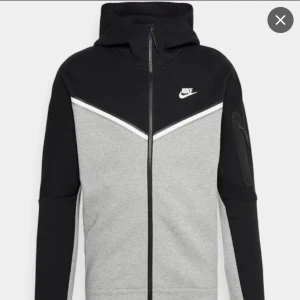Säljer Nike tech fleece  - 300kr
