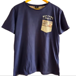 Tshirt blå - Garderobsrensning  Hel och nytvättade - Aldrig använd