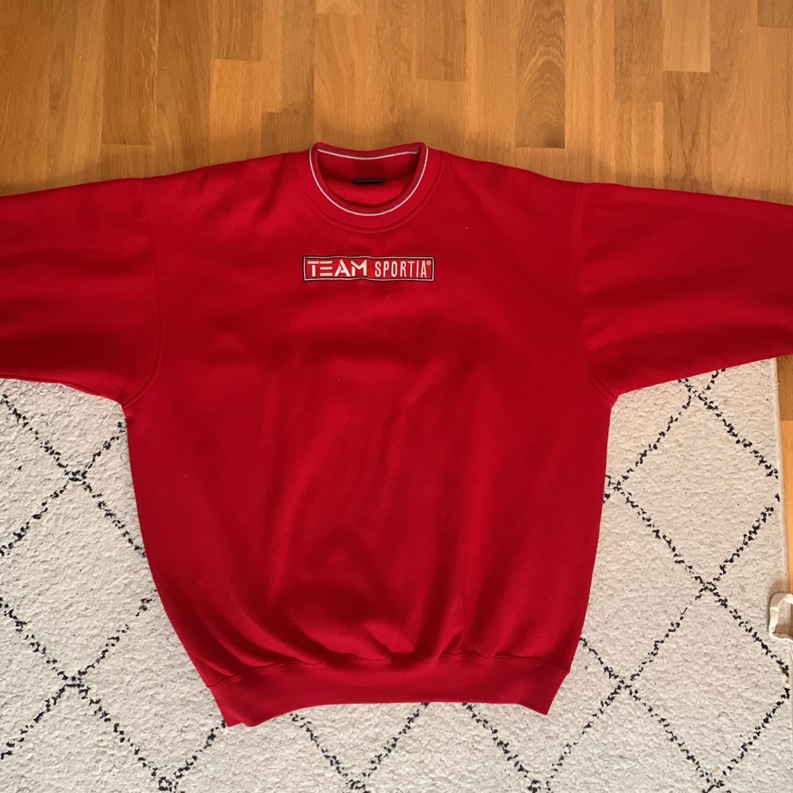 Röd tjocktröja - 90