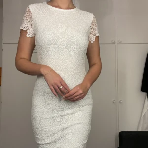 Midi klänning - Klänning från bubbleroom i storlek 40. Använd enbart en gång. 
