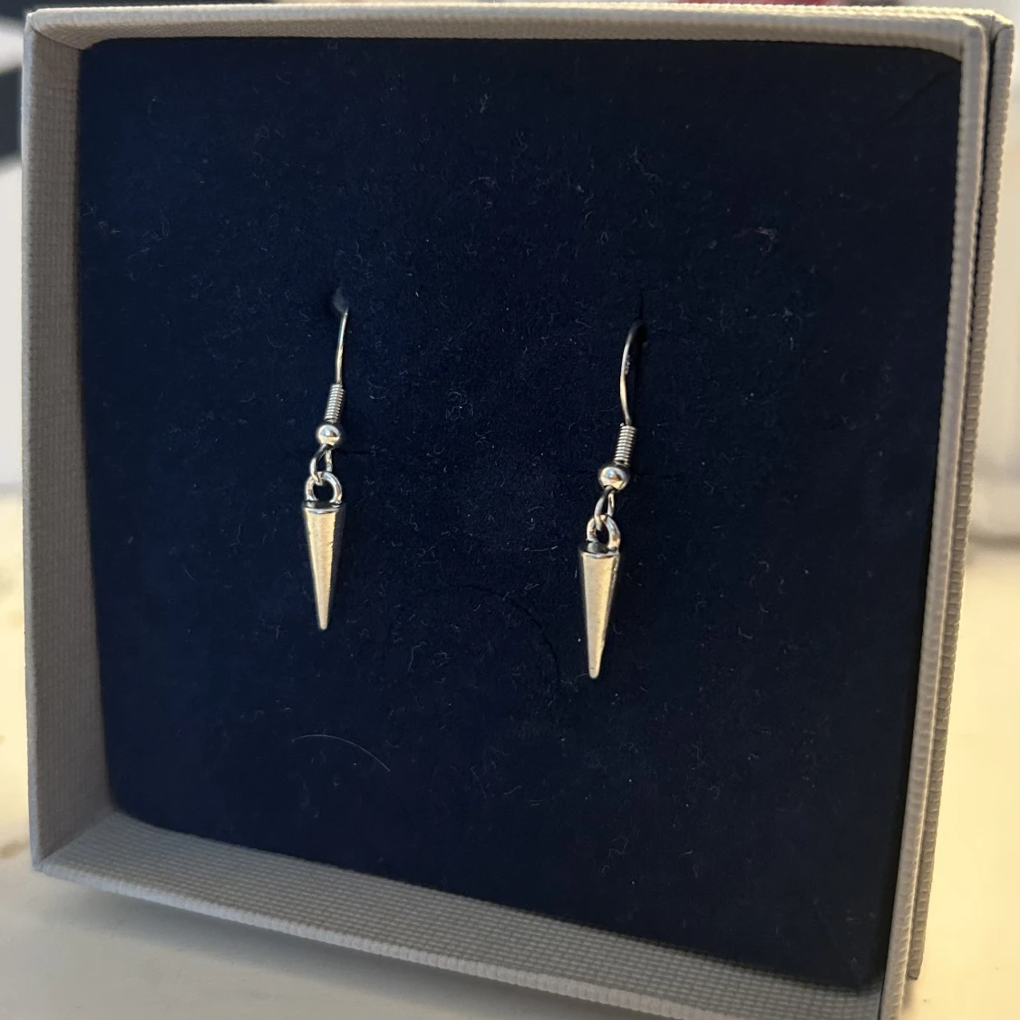 Örhängen med nitar  - 90