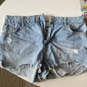 Jeansshorts  - Jeansshorts från defacto. Storlek 38💕