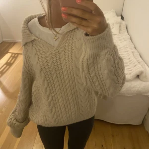 Stickad tröja - Stickad tröja, använd fåtal gånger💕 st xs men passar xs-m