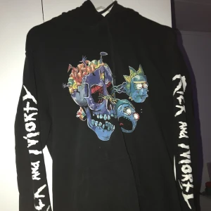 Rick&Morty Hoodie - Väldigt bra skick. Jätteskön att ha på sig.