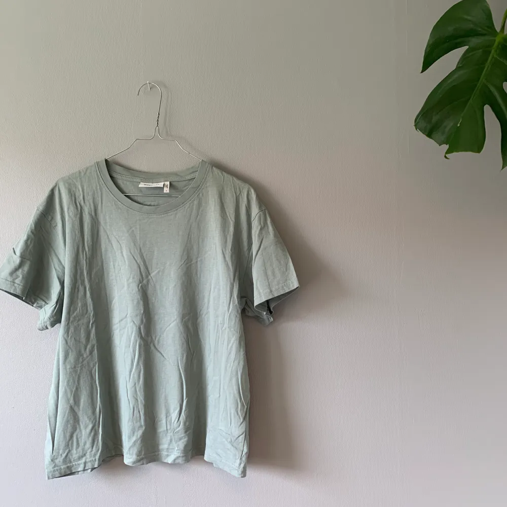 Mintgrön . T-shirts.