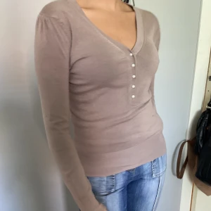 Tröja - En fin stickad tröja som är så så bekväm från zara! 