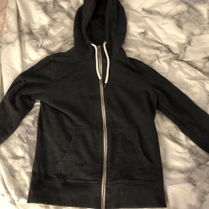 Essentials kofta - Säljer denna då den har blivit för liten