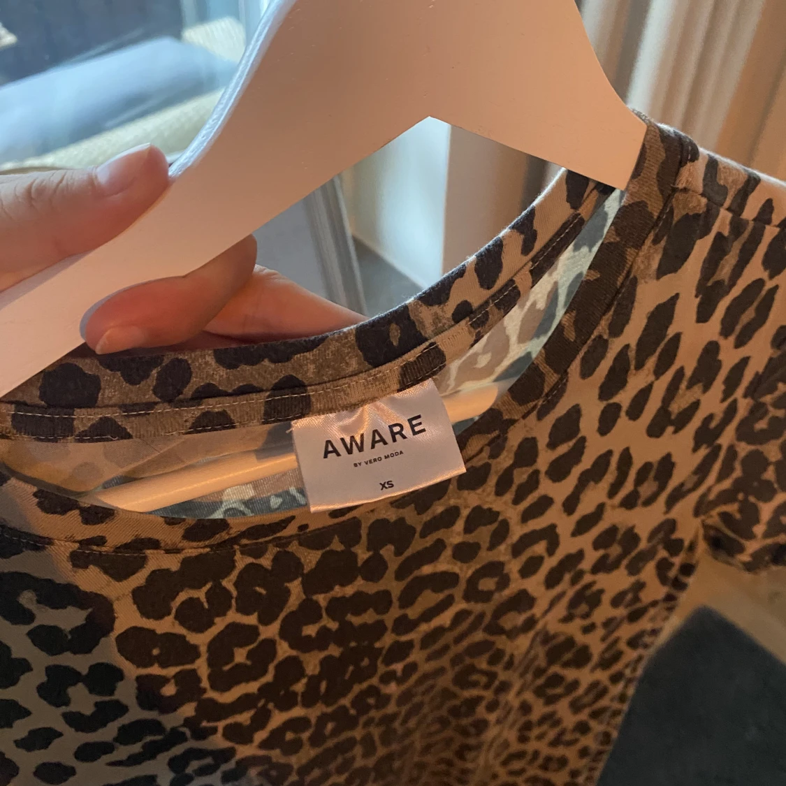 Leopard mönstrad långklänning i svart, brun & beige.  - 91