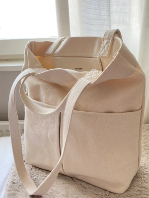 Tygväska  - Superfin tygväska från Åhléns. Använd en gång. Tjockt material och bra kvalitet. 