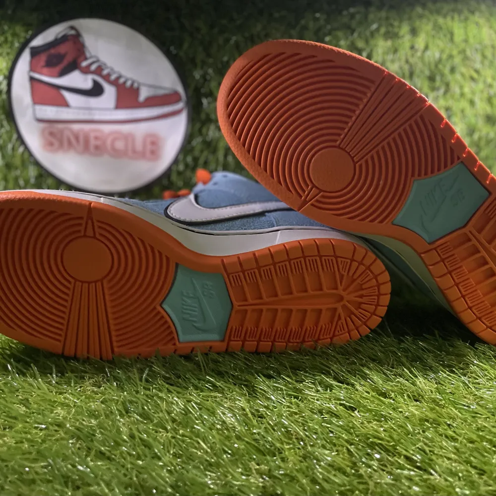 Nike Dunk SB Low ”Gulf” i storlek 40🟧Helt nya🔥Kvitto finns🧾Låda och extra laces kommer med👍Hör av dig om frågor/bilder🤙. Skor.