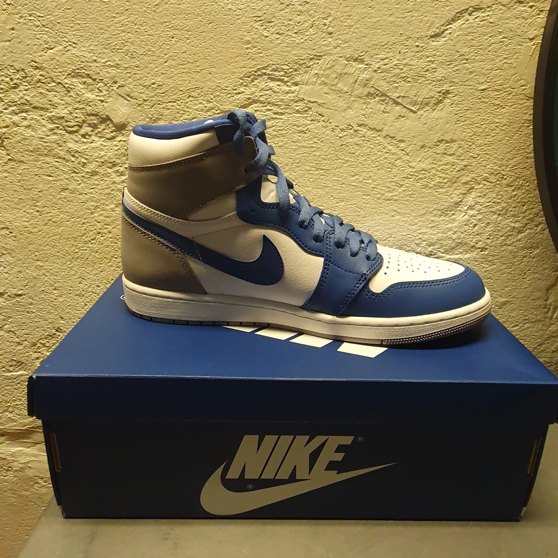 Air jordan retro high og "true blue" - 91