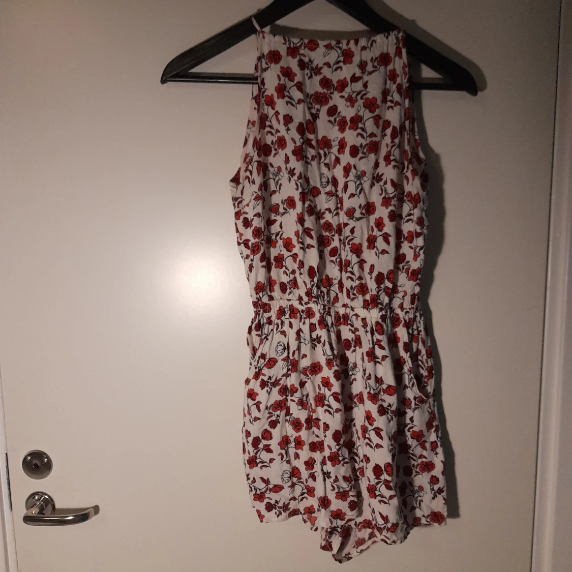 Vit/röd blommig byxdress H&M Storlek 34 - 90