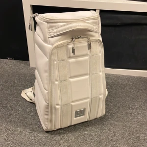 Douchebag hugger 20 L white edition  - Douchebag Hugger 20 L, White Edition. I mycket bra skick. Ligger ute på fler sidor.