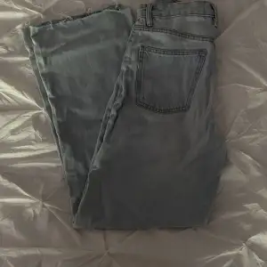 🛑LÄS MIN BIO FÖRST🛑 Säljer dessa jeans från zara då de inte kommer till användning. Endast använda en gång💕Inga defekter eller liknade🫶🏼Kom privat för eventuella frågor💫