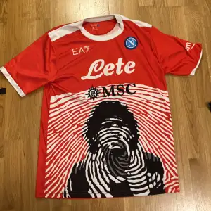 Fotbollströja Maradona. Limited edition från Napoli. 