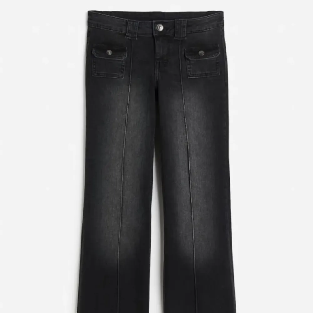 Säljer dessa jeans från hm storlek 36 (skriv för egna bilder) . Jeans & Byxor.