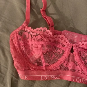 Lounge bh - Rosa bh från lounge, aldrig använd med lappen kvar🥰