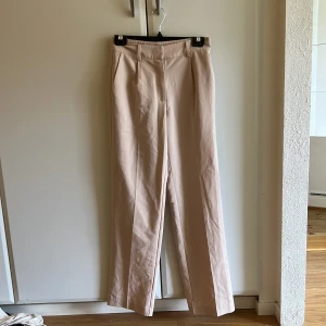 Beiga kostymbyxor  - Strl 34