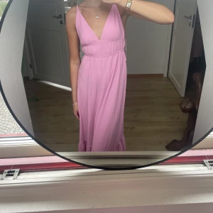 Långklänning - Populär långklänning från Gina! Suuper söt och aldrig använd😫 