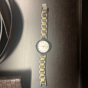 Klocka - En klocka från Dkny som kommer aldrig till användning. Bra skick 