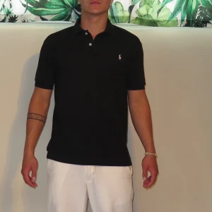 Polo Ralph Lauren Piké  - Tja, den behöver tyvärr ryka ur garderoben : (  Con 8/10. Feltvättad någon gång så XL stämmer inte. Storlek S/M