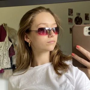 Solglasögon - Solglasögon köpta secondhand, 2000-tal💗💗