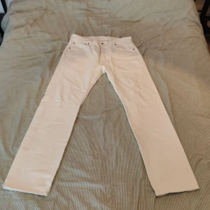 Levis 501 - Vita Levis 501. Sitter snyggt och stackar riktigt nice. 